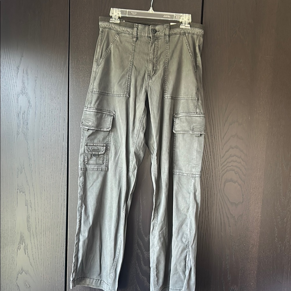American Eagle super high rise baggy wide leg pants (6 regular length 28 waist)